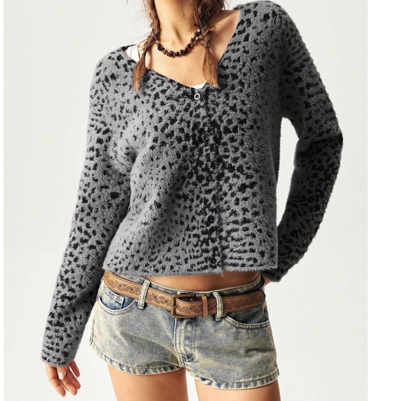 Classic Fuzzy Leopard Print Button Down Loose Fit Cardigan - Picture 9 of 10